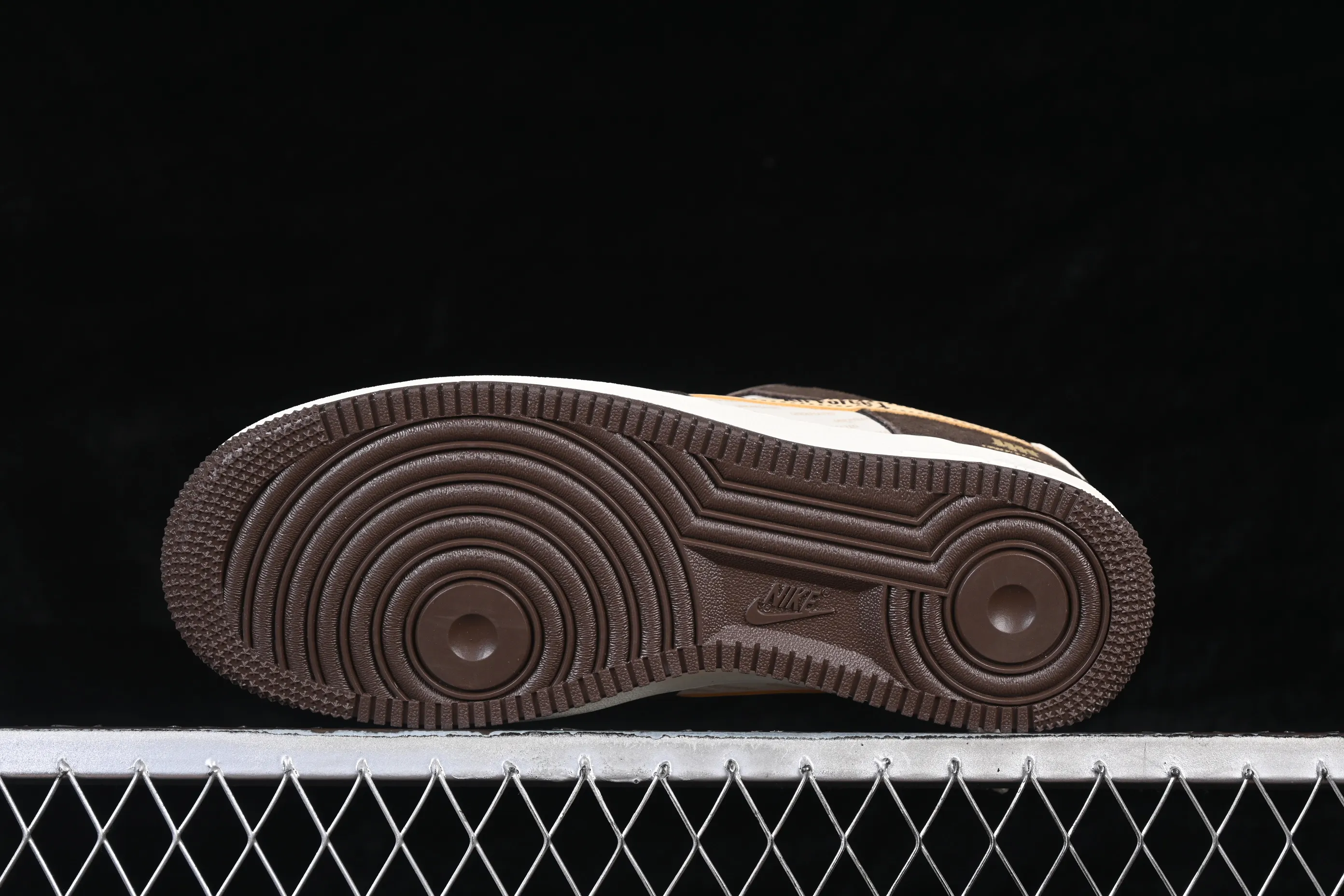 All categories Nk Air Force 1 Air Force series Nk Air Force 1 Low Air Force low top Nike Air Force 1'07 Low joint brown white gold Air Force 1 low top casual sneakers KD1688-001